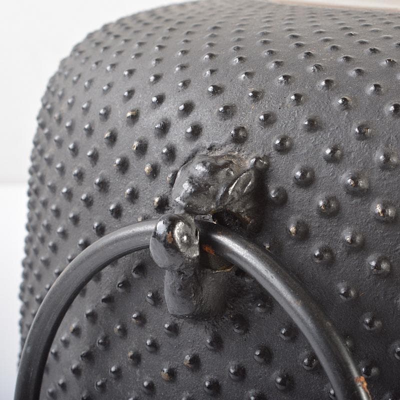 茶道具　那古野釜　釜師　伊藤宝斉作　霰文　尾垂釜　共布共箱　M　R6230B