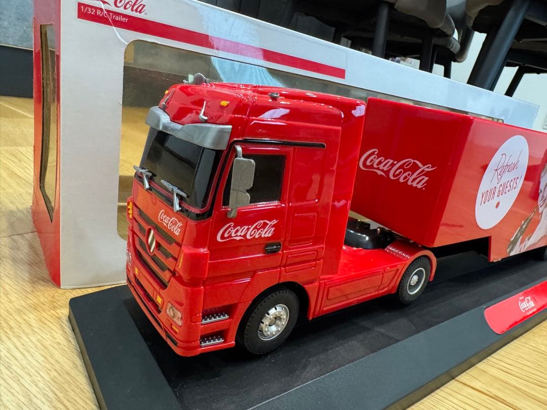 【値下げ】1/32 コカコーラ　トレーラー　ラジコン