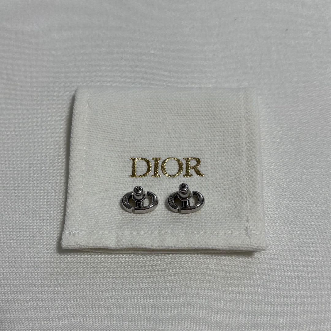 Dior スタッズピアス