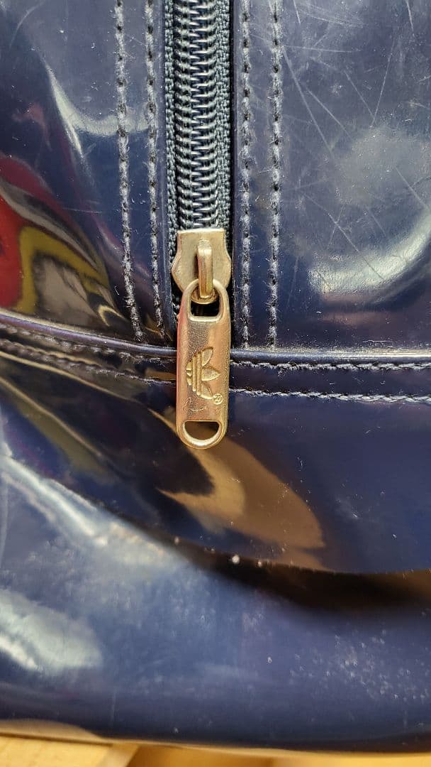 adidas エナメルボストンバック　紺色　ユーズド品