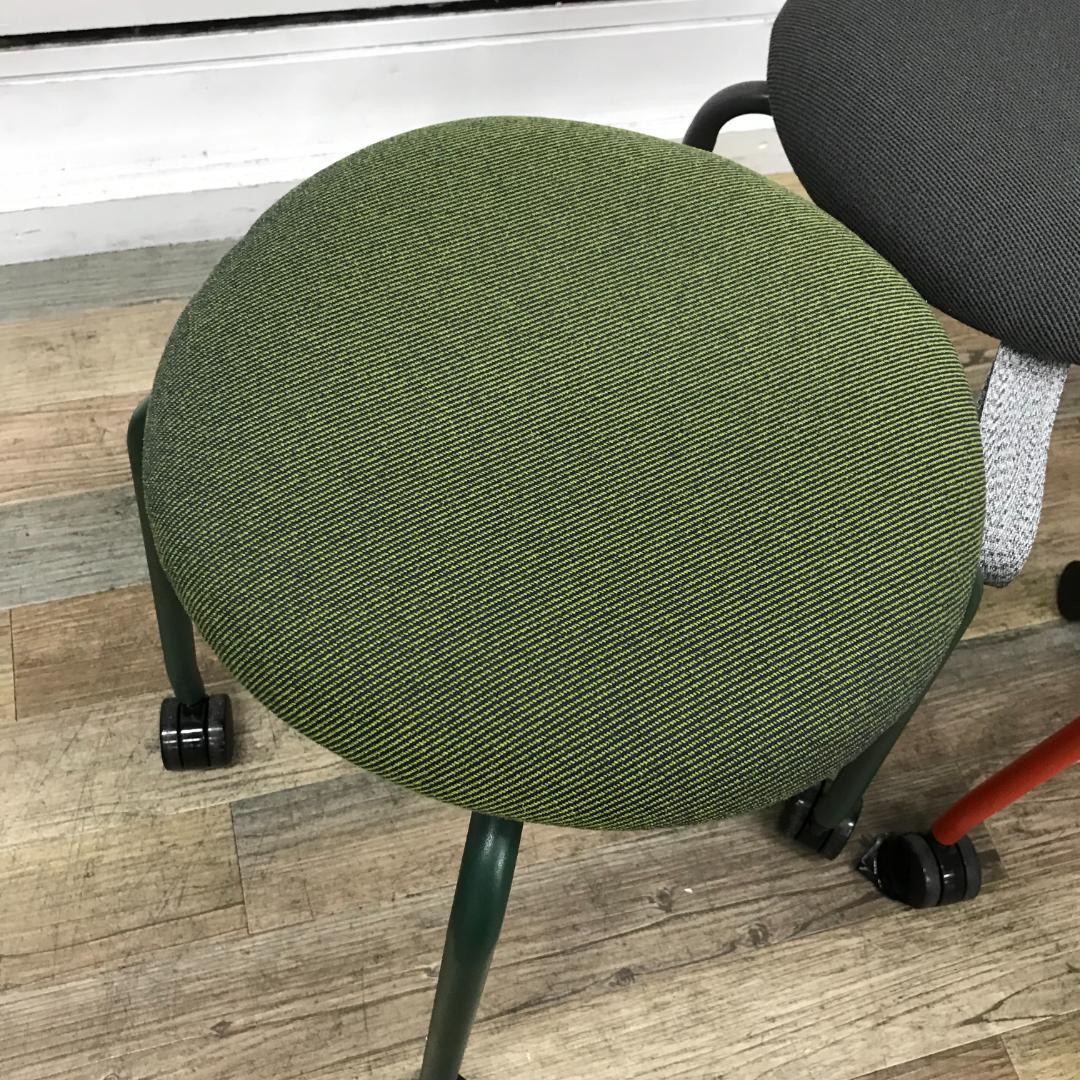 【2022年製・3脚セット】スタッキングチェア オカムラ スプリント スツール