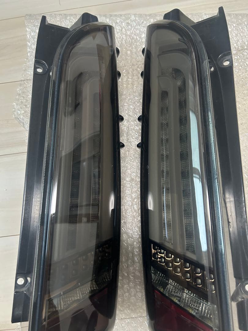 LEDヴァレンティテールランプ スモークタイプ