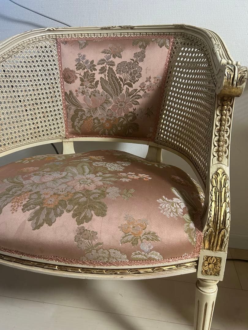 アンティーク 籐椅子 ピンク フラワーパターン