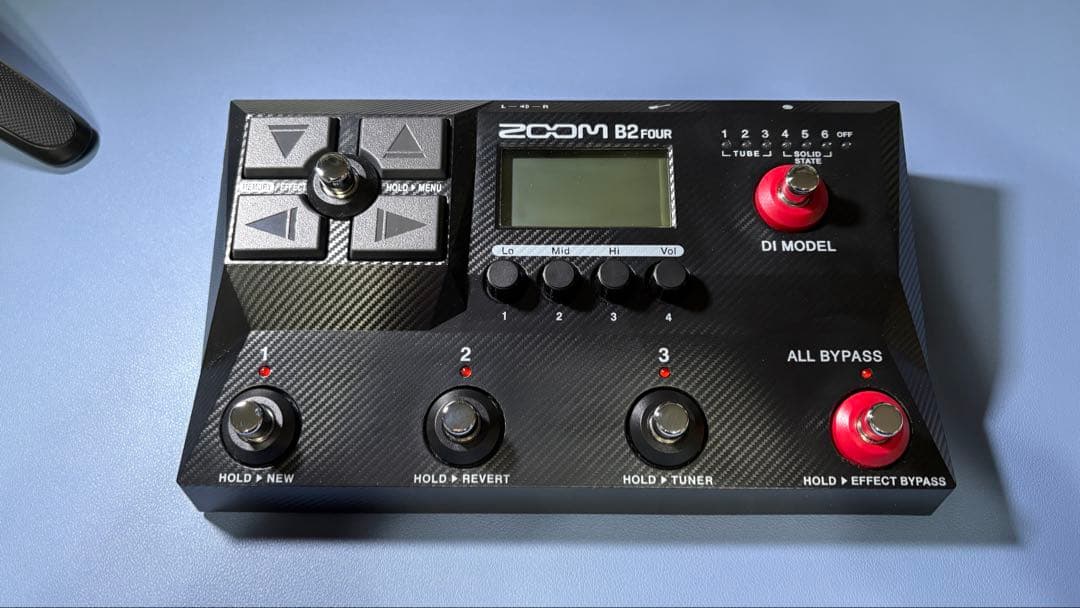 ZOOM B2 Four ベースエフェクター