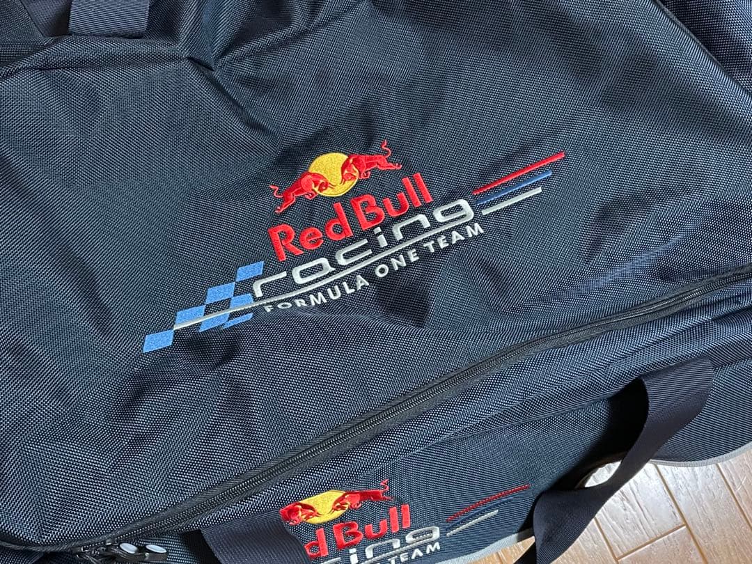 【超希少】F1 レッドブル レーシング 　キャリーバッグ　プーマ製キャスター