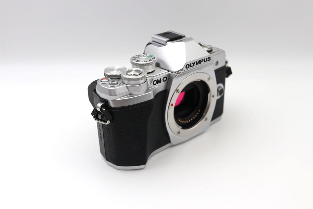 ☆美品【OLYMPUS】OM-D E-M10 MarkIII + 14-42mm