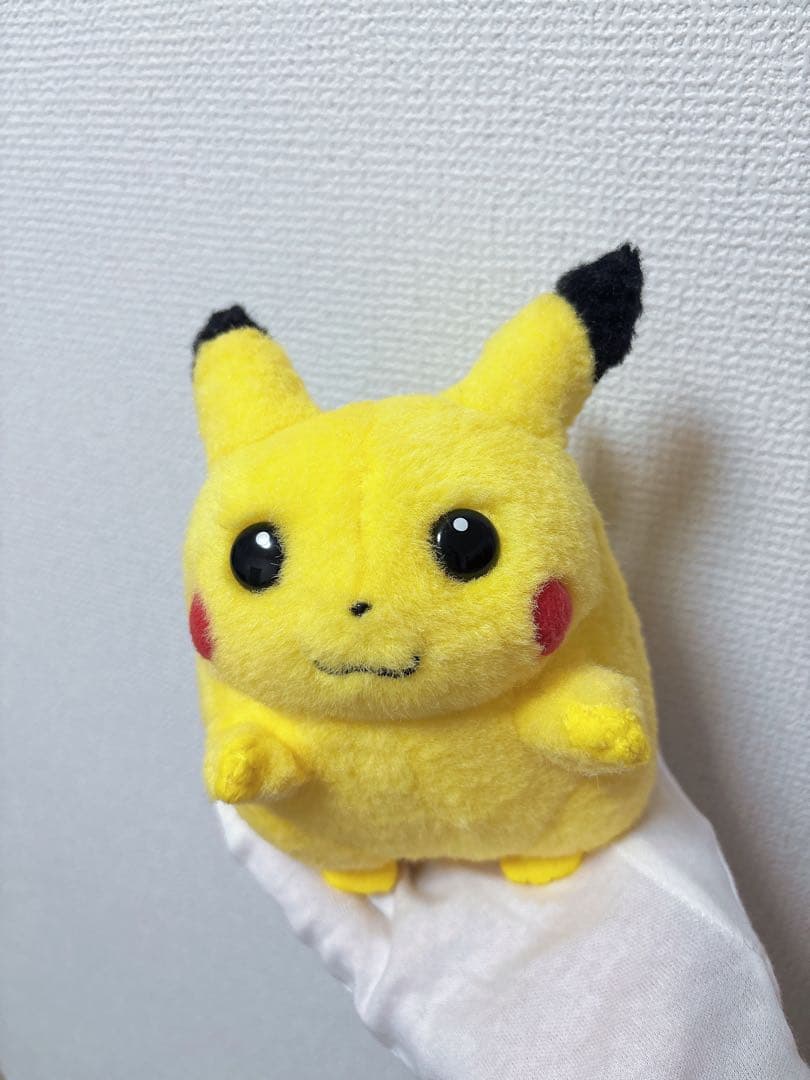 ゆ*ん様 初期 ピカチュウ ぬいぐるみ TOMY
