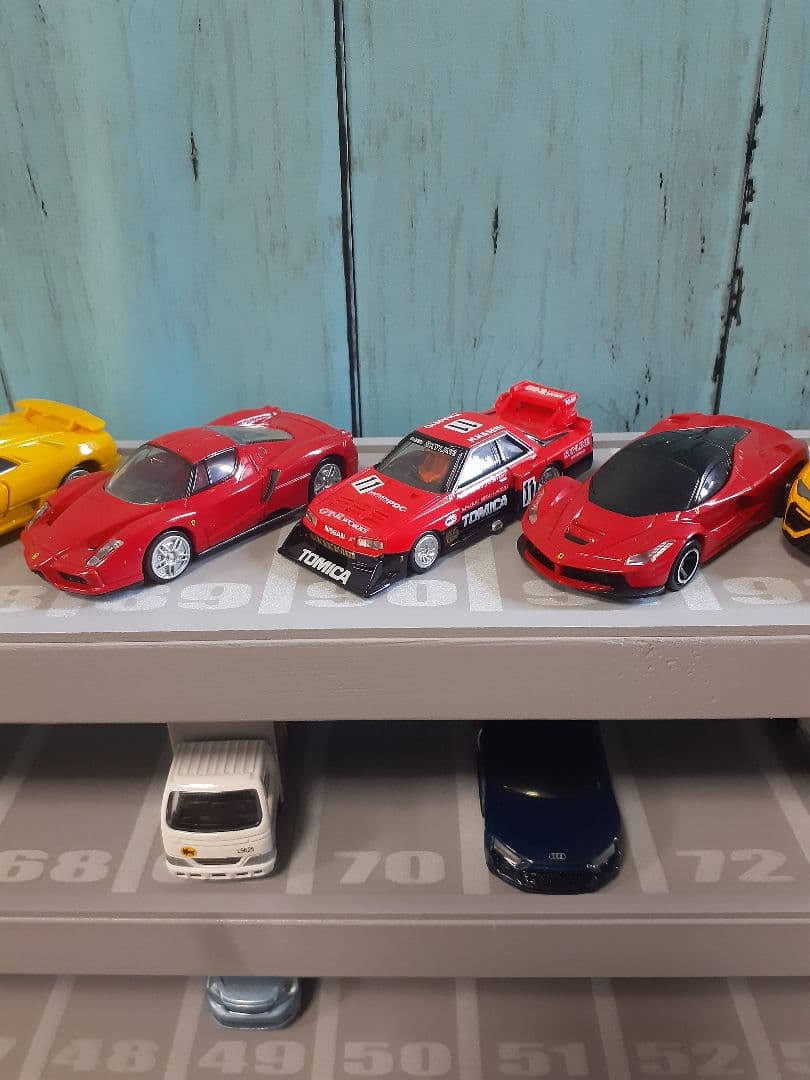 TAKA　最新版自作トミカ収納棚110台ロータリー交差点ヘリポート付