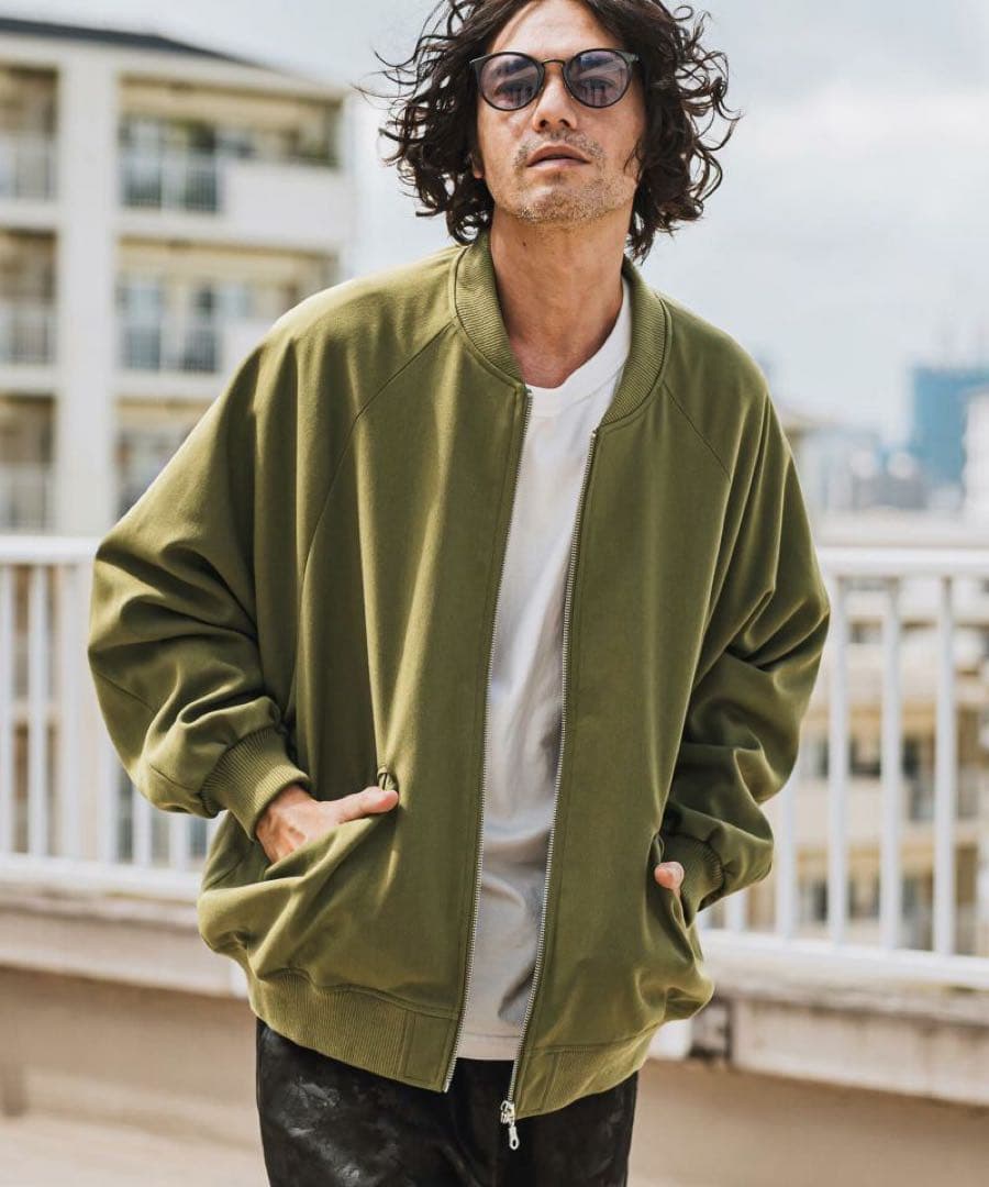 EOS by Rhea company】CAMBIO ボンバーブルゾン L