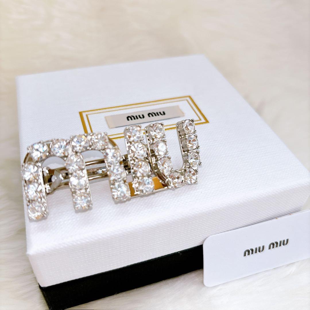 miu miu クリスタルブローチ　ビジュー