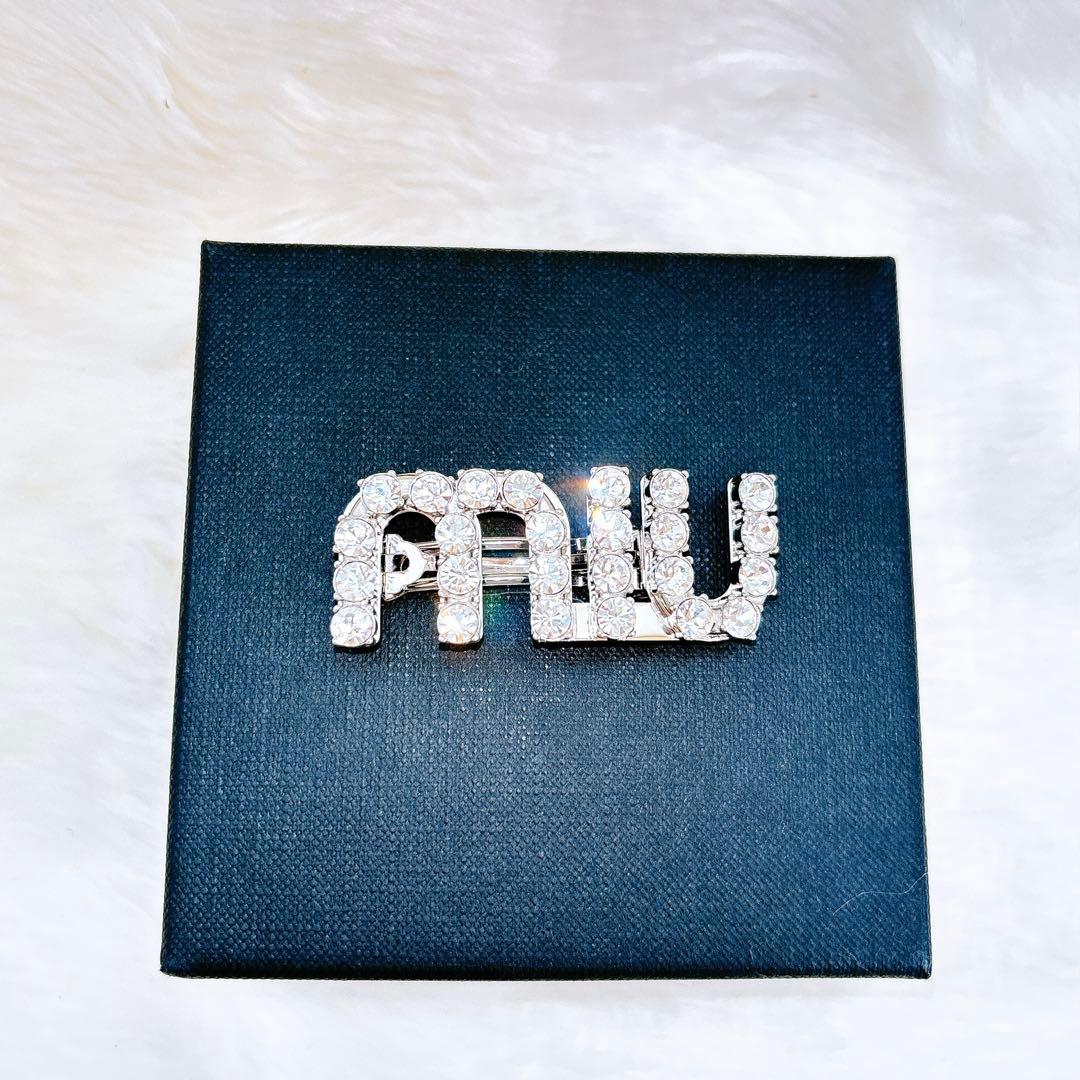 miu miu クリスタルブローチ　ビジュー