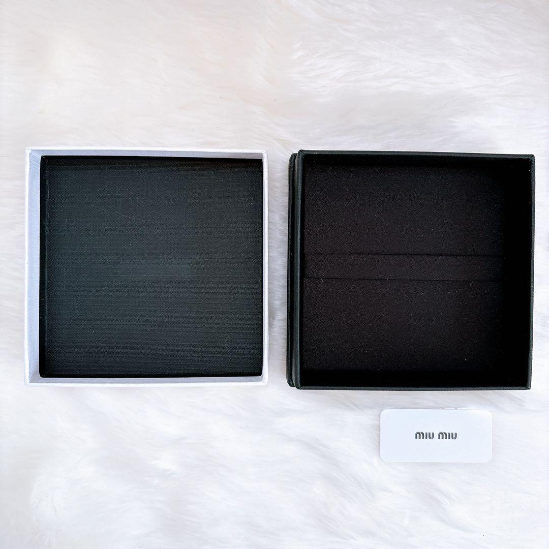 miu miu クリスタルブローチ　ビジュー