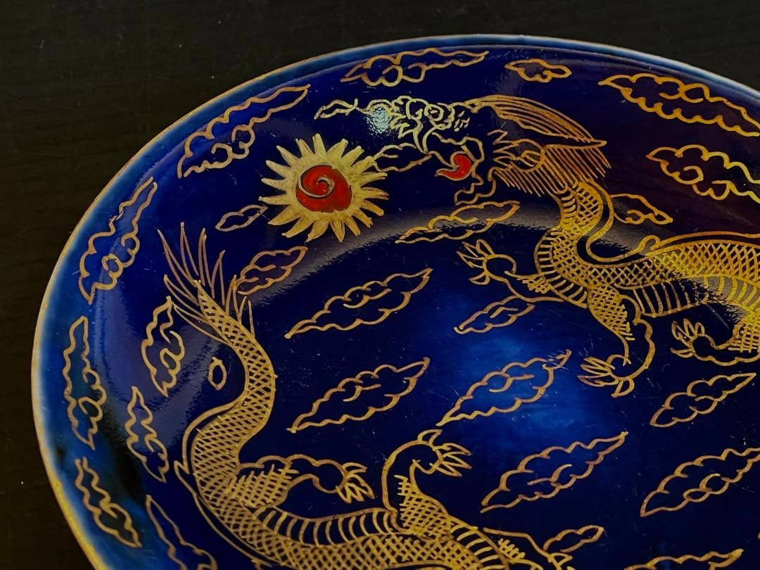 「母」 中国古玩 大清乾隆年製 十錦 金彩 龍文 瑠璃 皿 （108A）