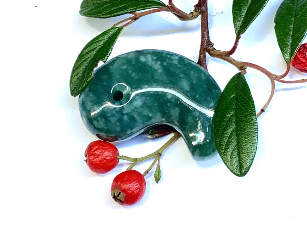 ✳premiumシリーズ　珍‼️希少吉兆雪輪文様 糸魚川青翡翠入りコン沢　鑑別書付