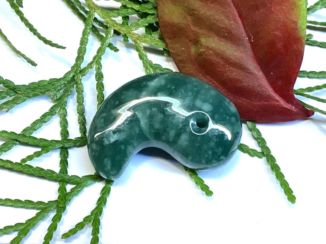 ✳premiumシリーズ　珍‼️希少吉兆雪輪文様 糸魚川青翡翠入りコン沢　鑑別書付