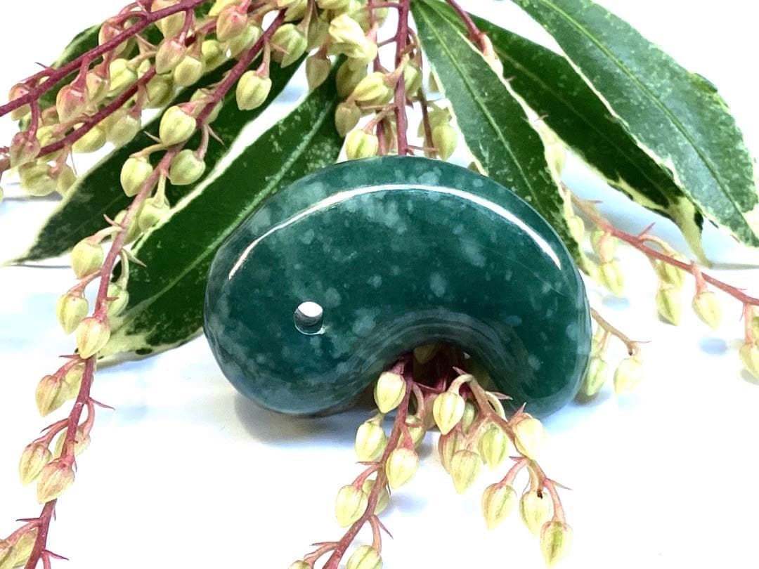 ✳premiumシリーズ　珍‼️希少吉兆雪輪文様 糸魚川青翡翠入りコン沢　鑑別書付