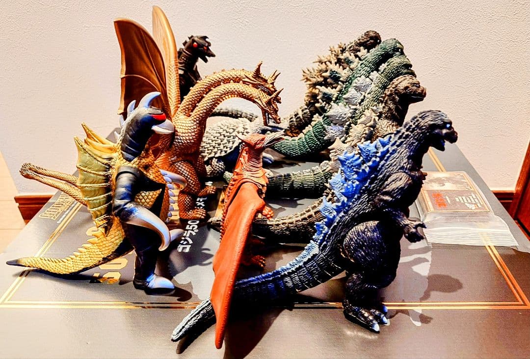 ゴジラ50周年メモリアルボックス ソフビ10体＋カードのみ　GODZILLA