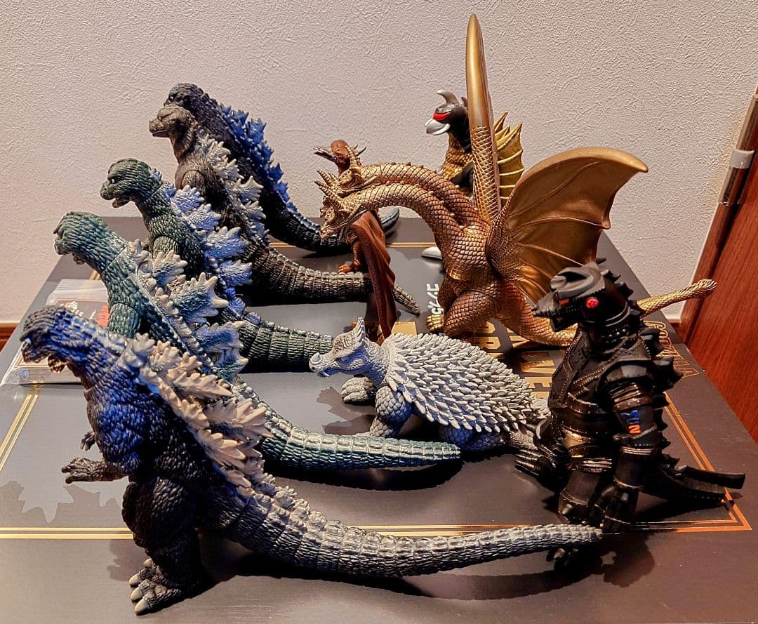 ゴジラ50周年メモリアルボックス ソフビ10体＋カードのみ　GODZILLA