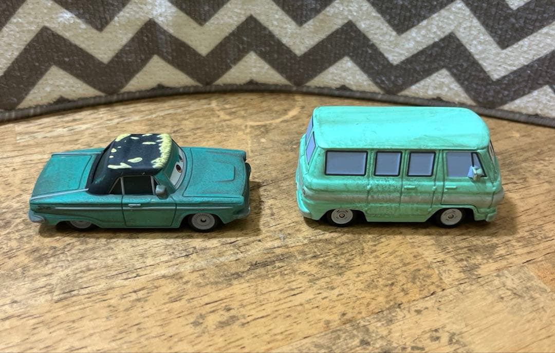 マテル　カーズ　レアなラスティ&ダスティー兄弟と仲間たちの5台セット