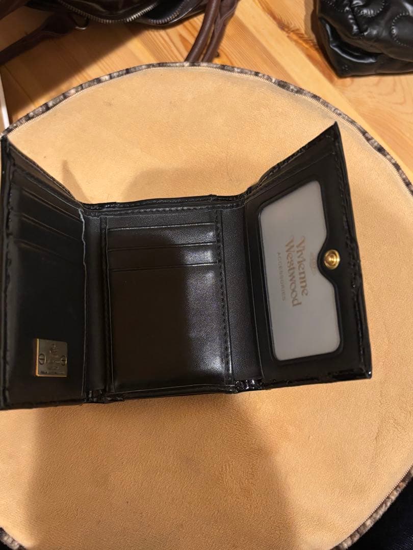ヴィヴィアン三つ折り財布
