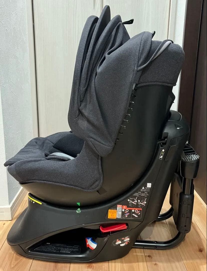 グレー チャイルドシート　エールべべ　クルットNT2