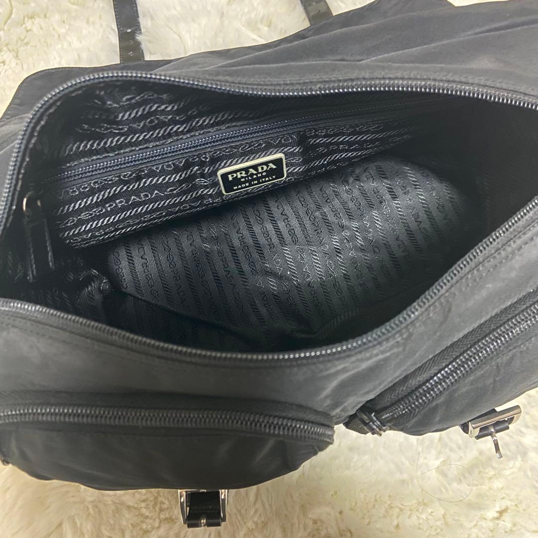 PRADA プラダ メッセンジャーバッグ ショルダーバッグ 三角ロゴ 黒