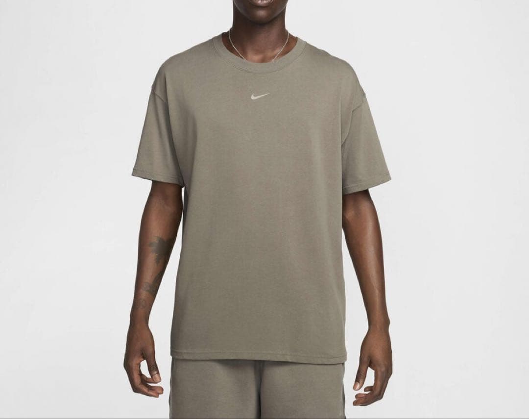 海外限定色☆ナイキx NOCTA【ショートスリーブグラフィックT】ブラウンL新品