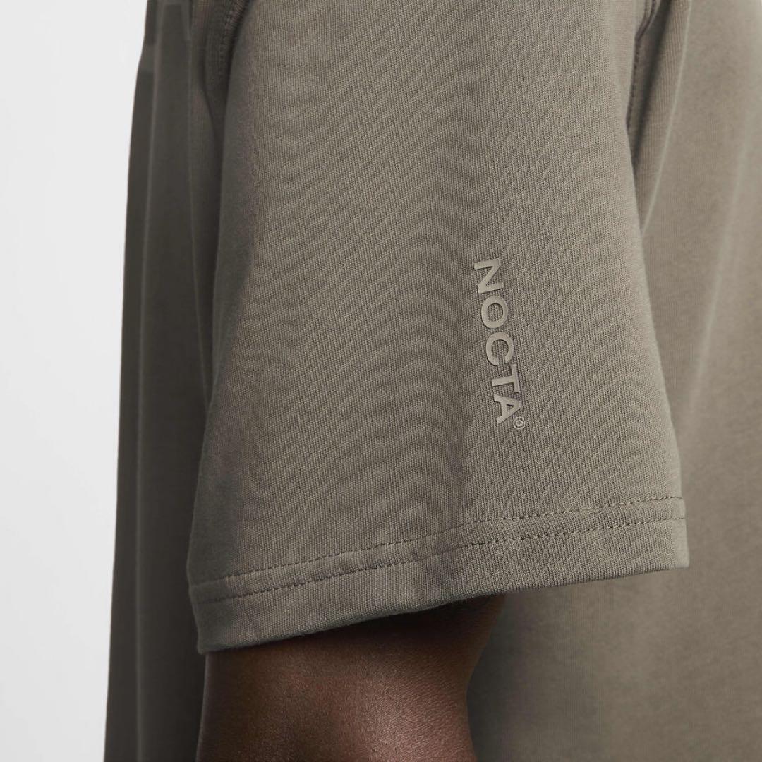 海外限定色☆ナイキx NOCTA【ショートスリーブグラフィックT】ブラウンL新品