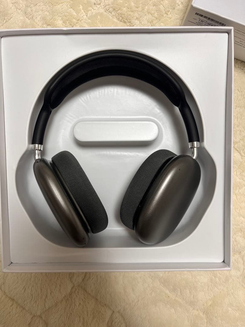 美品　AirPodsmax似