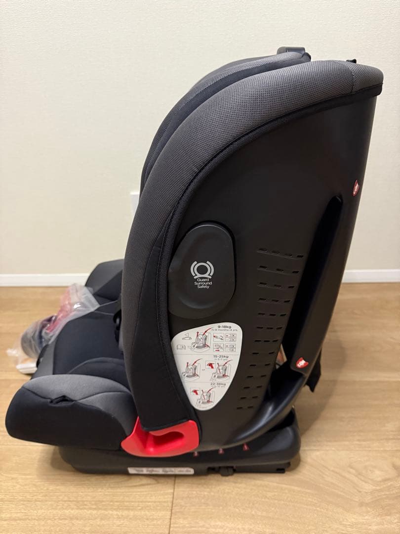 新品未使用　Joie チャイルドシート ボールド（エンバ—）