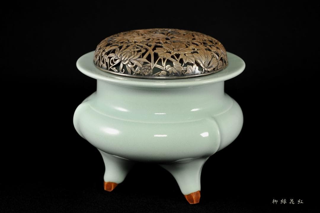 初代 諏訪蘇山 青磁 袴腰 香炉 共箱 四季草花銀火屋 約142g 帝室技芸員