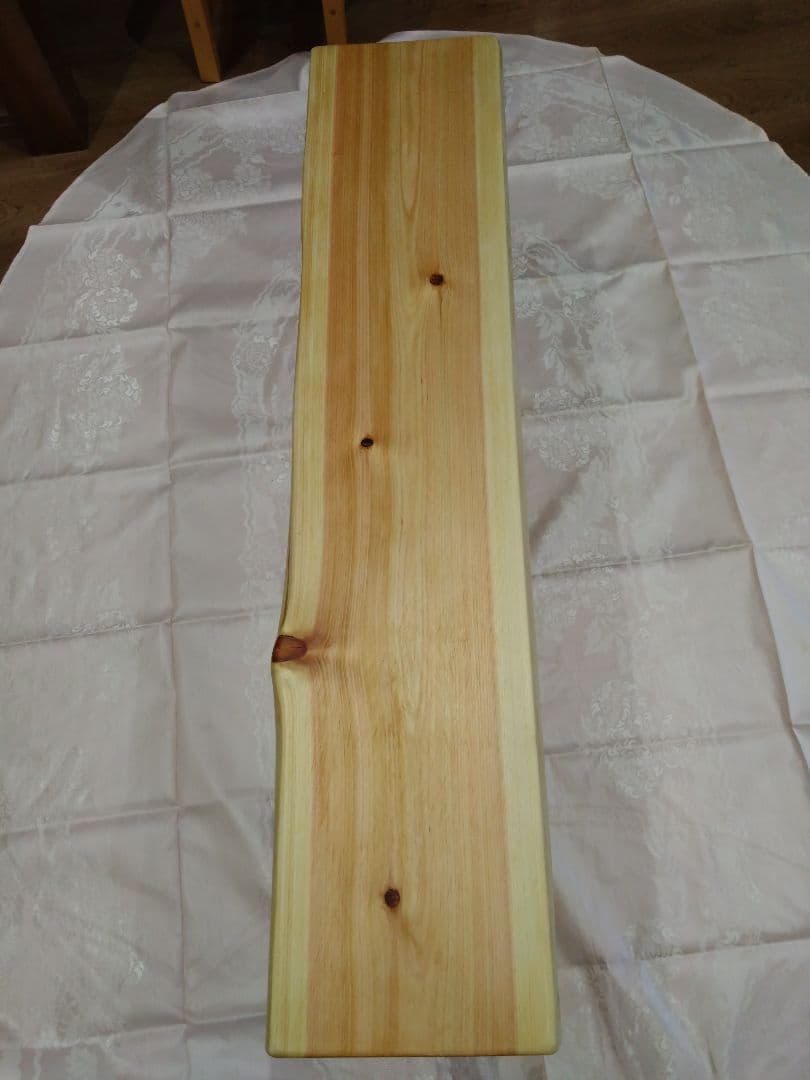 檜のベンチ（71）樹齢約70年、檜の原木の模様、年輪が綺麗に出ております