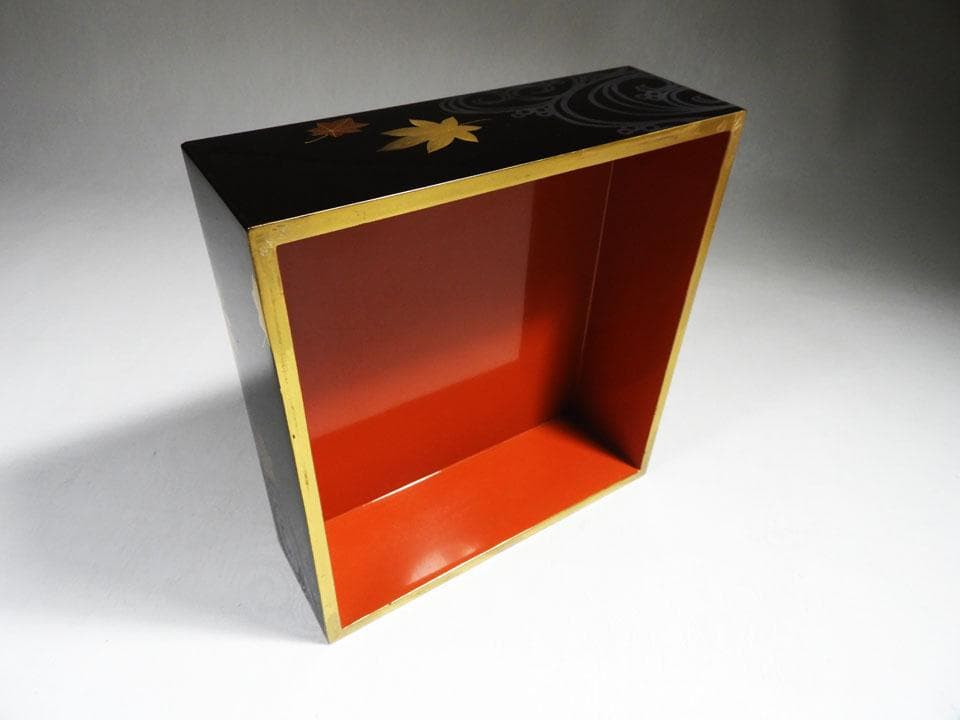 ●五段重 重箱 流水紅葉楓蒔絵 時代 木製漆器 美品 明治 箱付 高さ38㎝