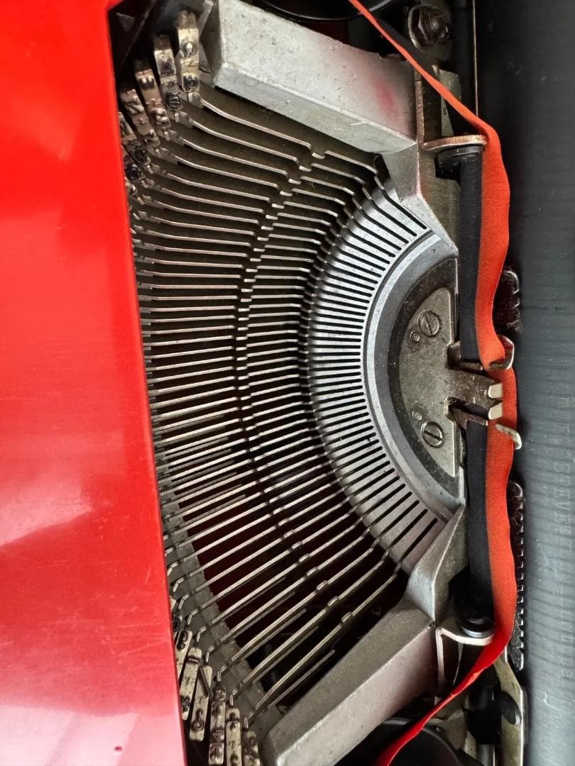 オリベッティ バレンタイン valentine タイプライター 赤