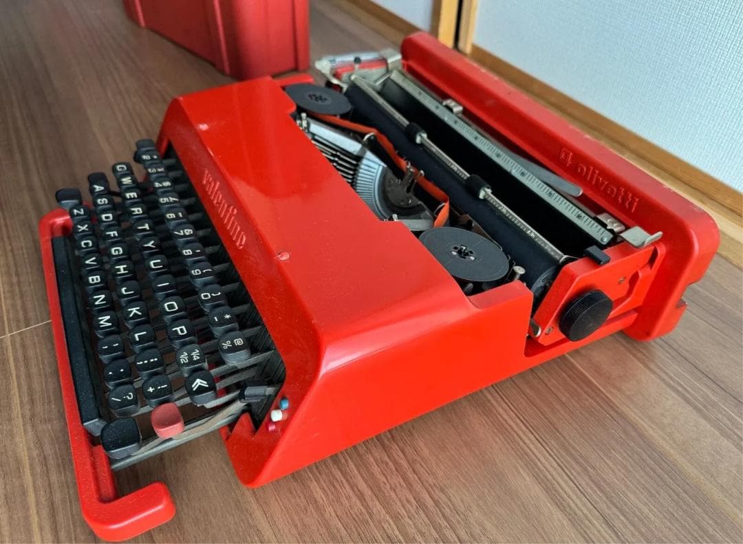 オリベッティ バレンタイン valentine タイプライター 赤