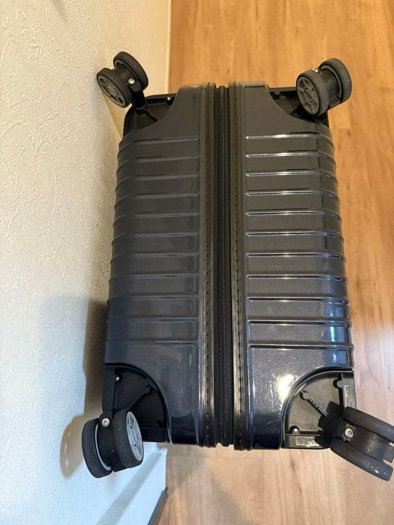 RIMOWA サルサエアー 65L TSAダイヤルロック搭載　ネイビー