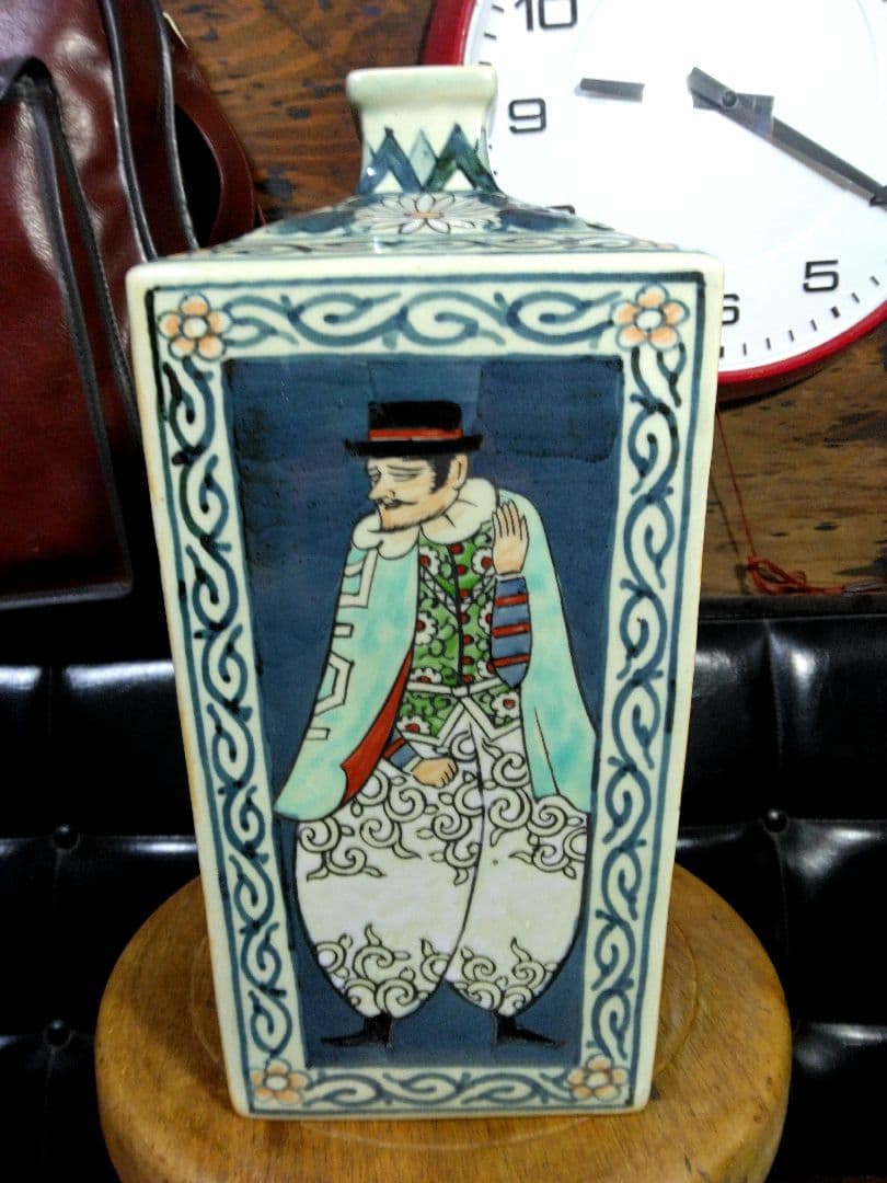 希少　有田焼　円左エ門　染錦色絵　南蛮人図　角瓶　花瓶　飾物　陶器　窯　サイン