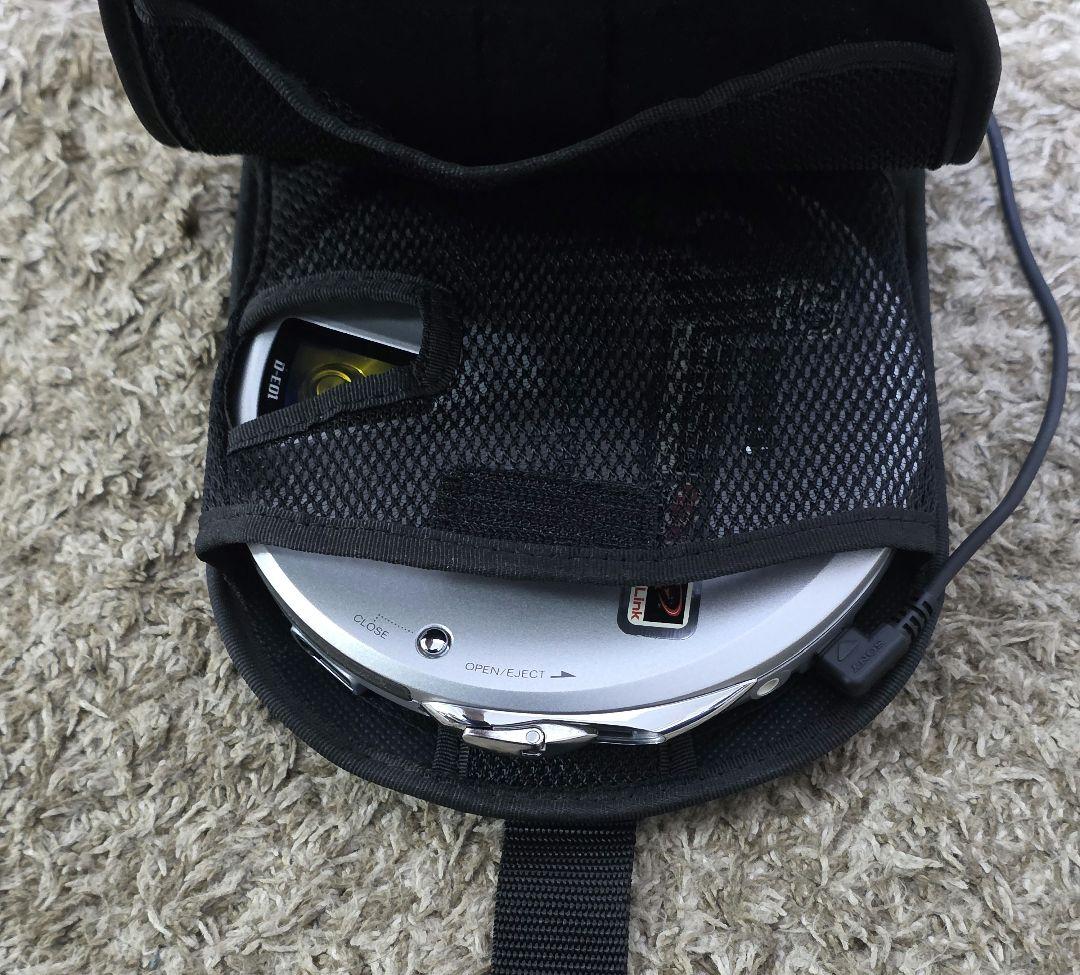 SONY　ソニー　CDWALKMAN D-E01 ケース付き