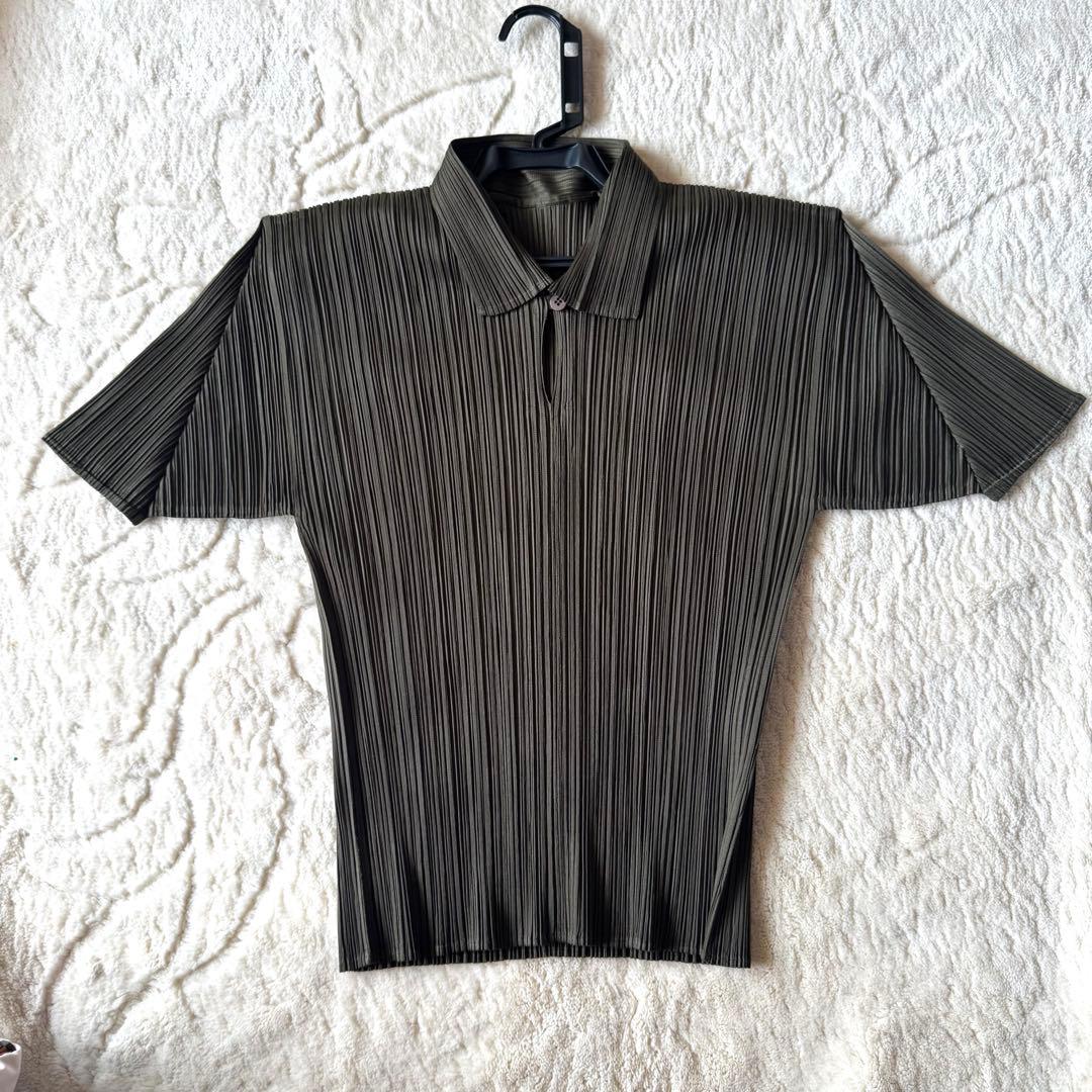 イッセイミヤケ　オリーブグリーン ポロシャツ 半袖　プリーツ