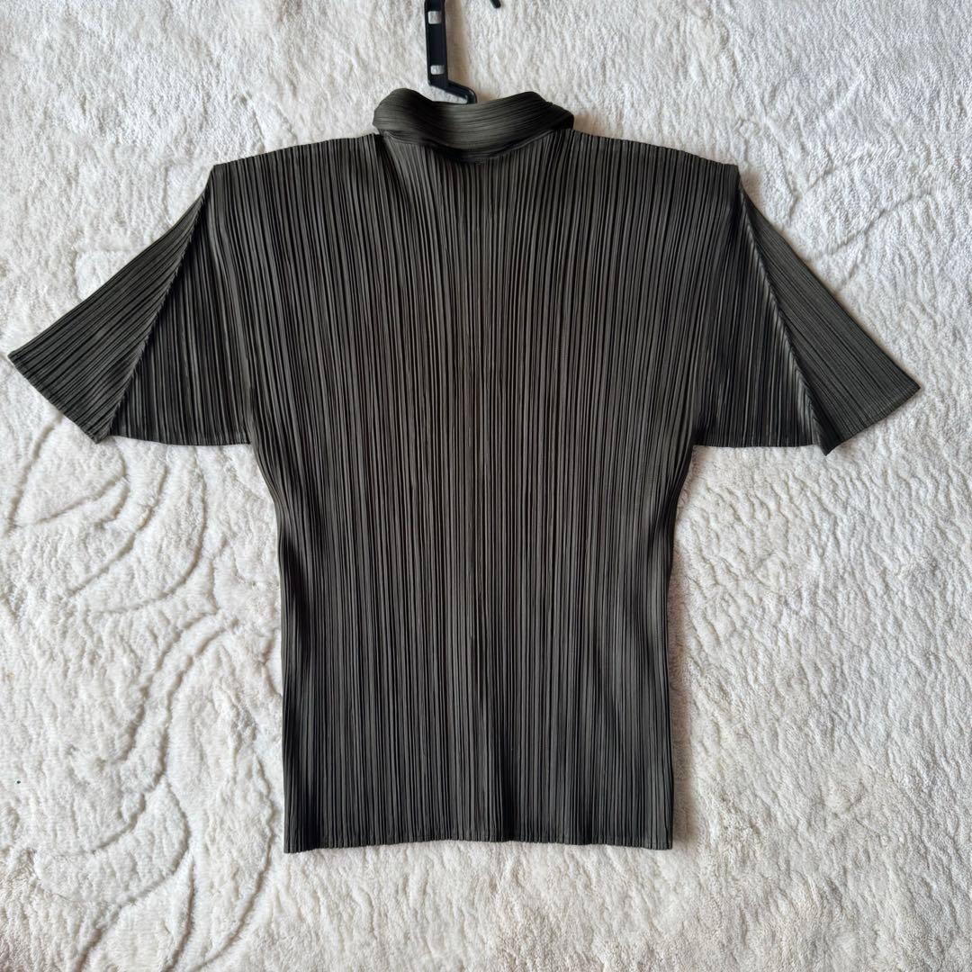 イッセイミヤケ　オリーブグリーン ポロシャツ 半袖　プリーツ
