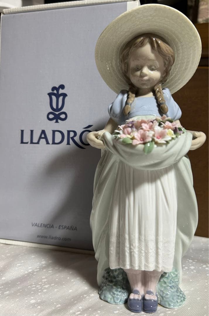 専用品です。Lladro 少女像 陶器製 約23cm 元箱付き