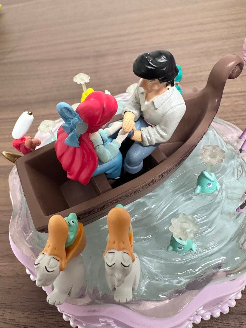 リトルマーメイド アリエル & エリック キスザガール LED フィギュア