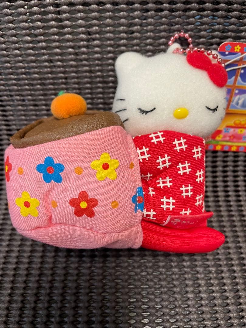 ハローキティ ご当地 コタツ ぬいぐるみ