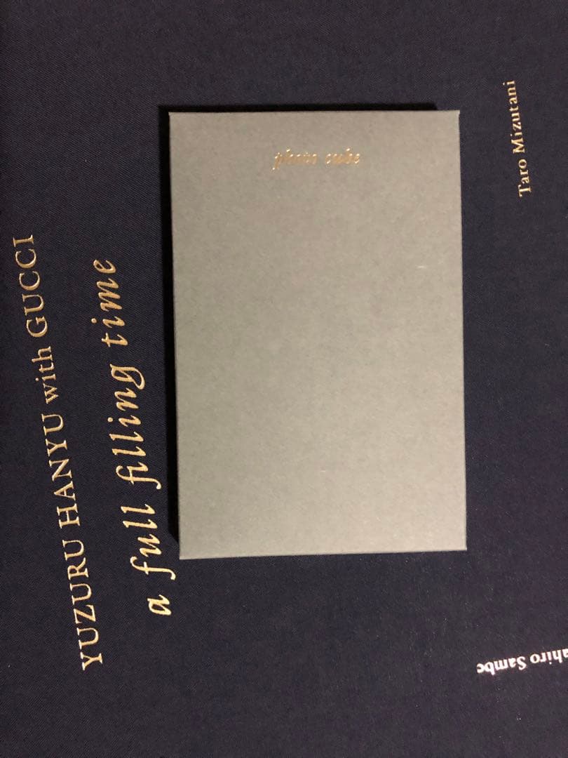 羽生結弦 with GUCCI a full filling time プレート