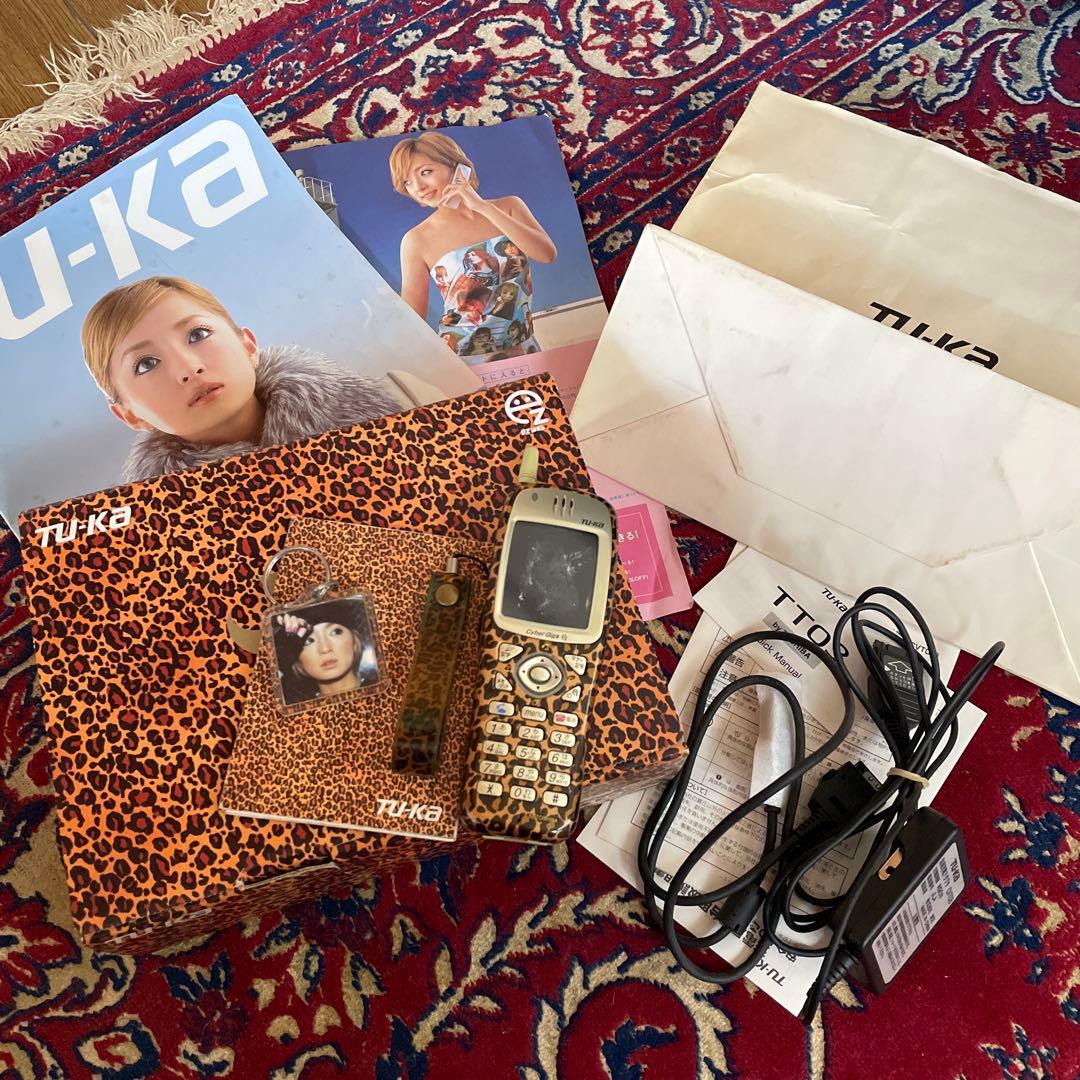 浜崎あゆみモデルTU-KA ヒョウ柄携帯電話セット(本体動作確認済)