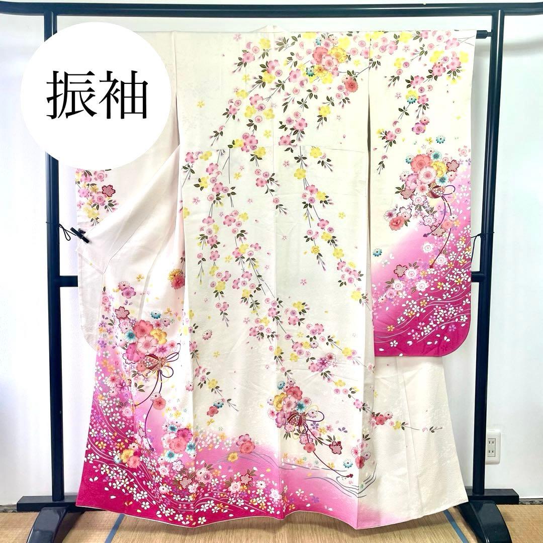 ［振袖］正絹　やわらかい白　ぼかし　桜　菊　草花　毬　流水　地紋　ママ振り
