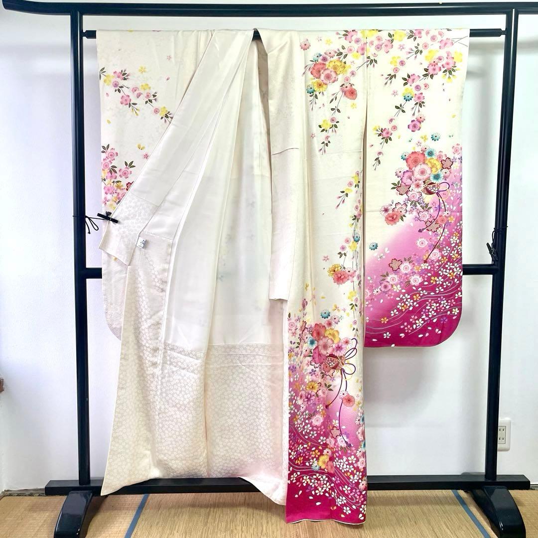 ［振袖］正絹　やわらかい白　ぼかし　桜　菊　草花　毬　流水　地紋　ママ振り