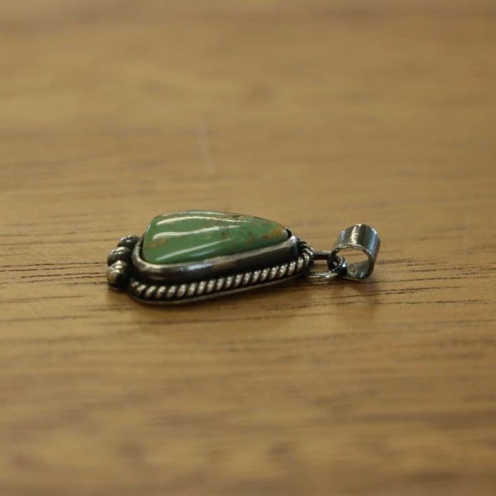 キングマンターコイズペンダント　インディアンジュエリーテイストネックレス