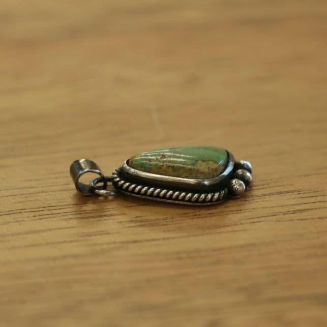 キングマンターコイズペンダント　インディアンジュエリーテイストネックレス