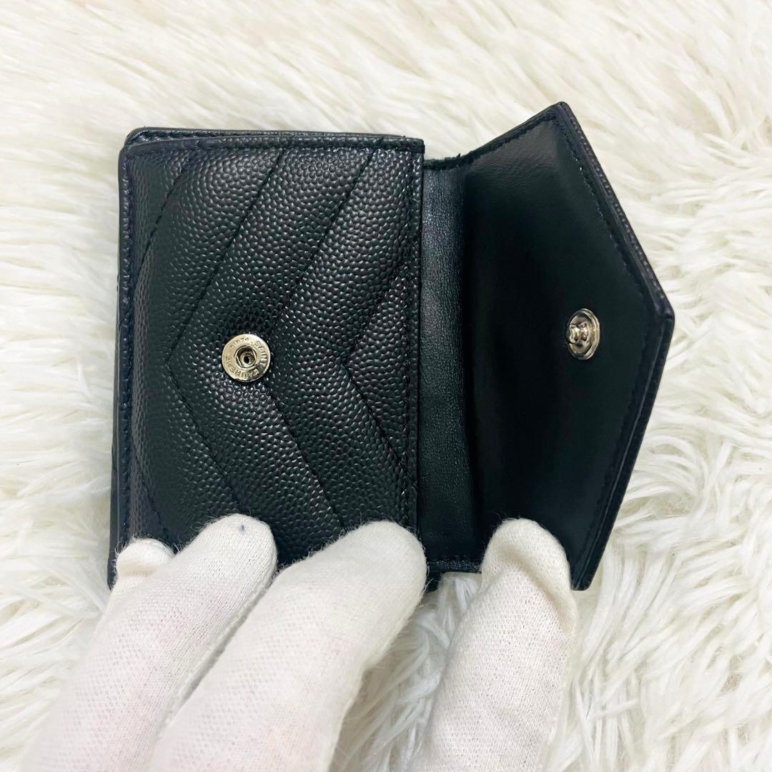 極美✨サンローラン 三つ折り財布 Vステッチ カサンドラ レザー 黒